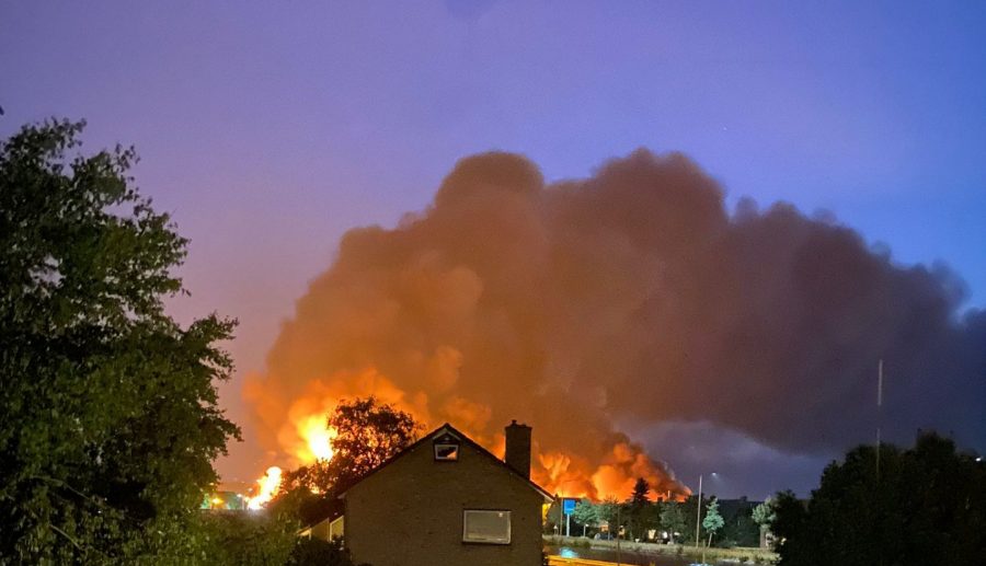 Grote brand op bedrijventerrein in Ter Aar